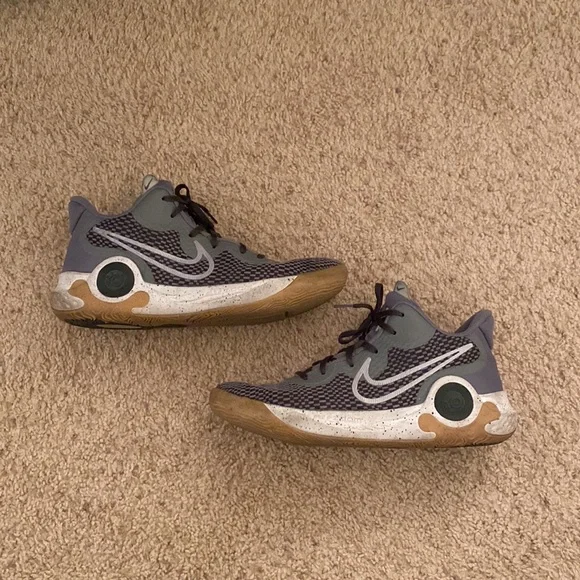 Nike 11.5 - Picture 2 of 15